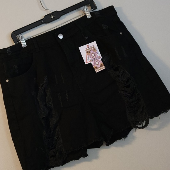 New Boohoo distressed black denim shorts - Picture 4 of 7